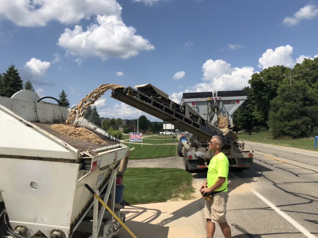 Stone slinger reloading sand blower truck for Superior Groundcover