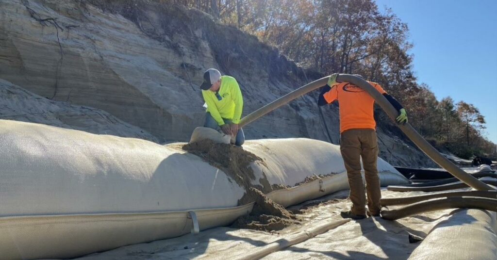 filling geotextile tubes with sand