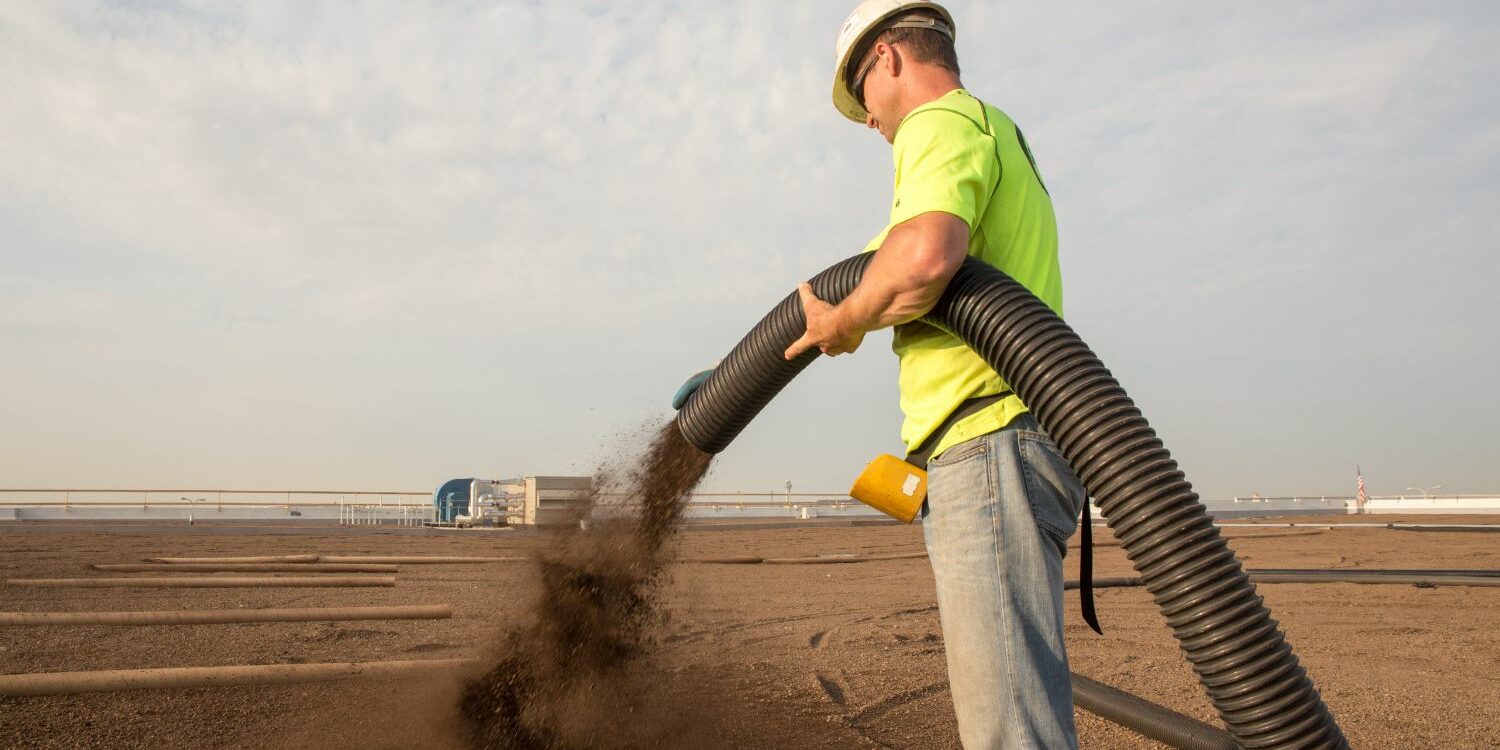 0037 blowing mulch